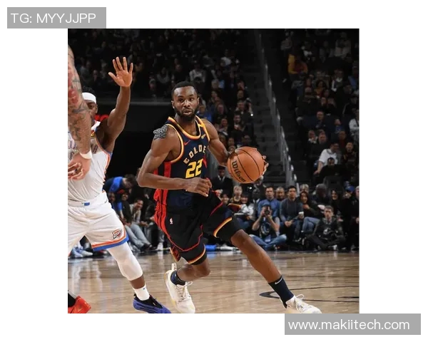 勇士在关键时刻逆转雷霆以121-118取得胜利展现强大韧性与团队合作精神